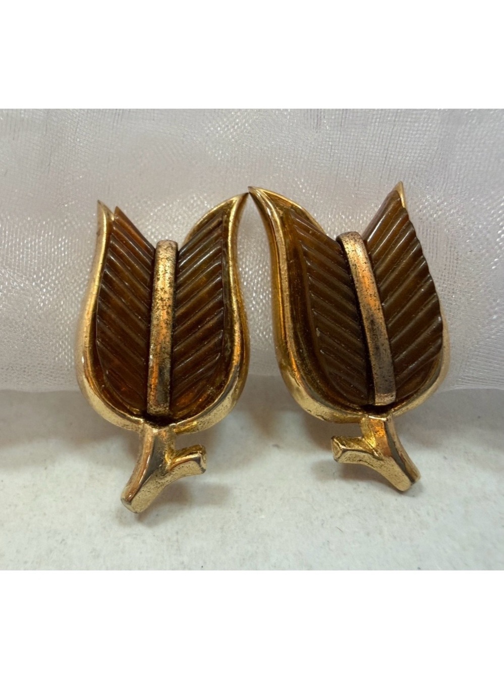 Vintage Crown Trifari Gold Tone Leaf Clip Earrings Mid Century Modern